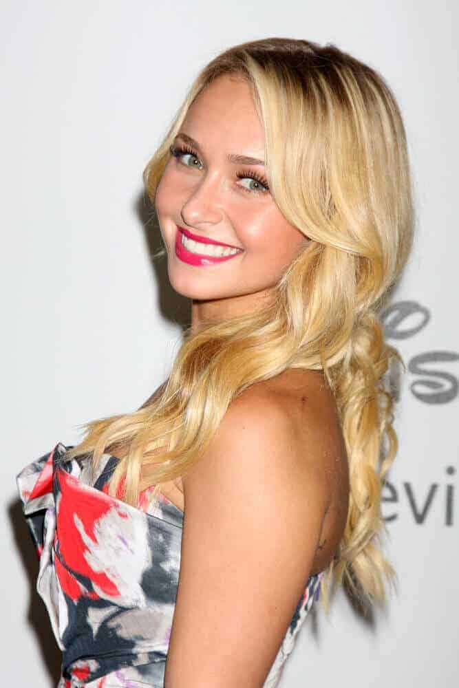 The actress flaunt her soft and extra shiny locks during the 2012 ABC Teens Choice Awards Party.