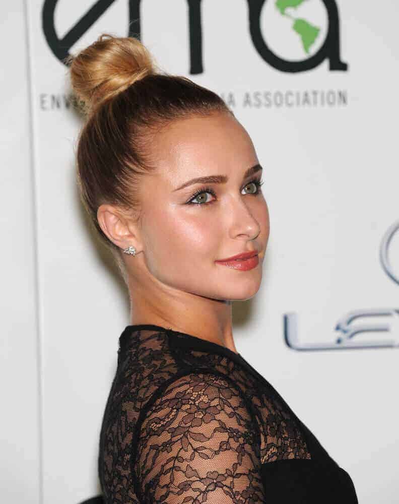 The actress slayed the Environmental Media Awards 2013 with this neat and classy high bun. Her overall getup looked stunning and elegant.