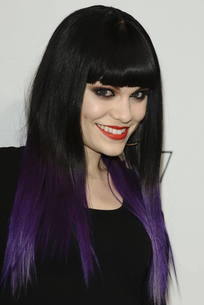Jessie J opted for a sexy goth chic style at the Jingle Bell Ball 2011 held in the O2 Arena last December 4, 2011 with her black hair highlighted with a blue tone at the ends.