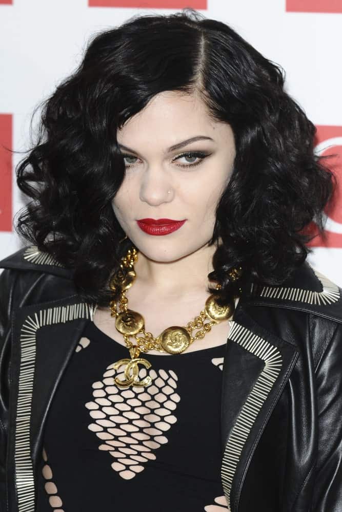 Jessie J opted for a rocker chic look for the Q magazine Awards 2001 last October 24, 2011 at the Grosvenor House Hotel in London. She wore her black leather jacket paired with a voluminous curly shoulder-length hair parted at the side.