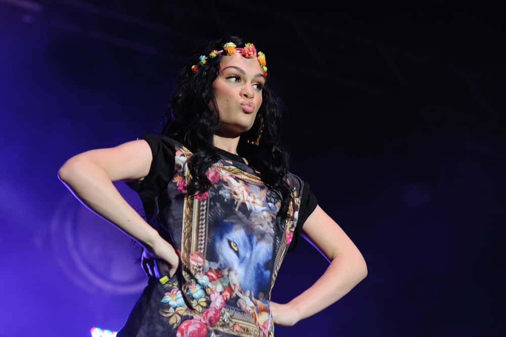 Jessie J, English singer and songwriter, performed at the FIB last July 14, 2012 in Benicassim, Spain. She had a floral casual shirt to match her floral headdress that complements her long wavy tousled dark hair.