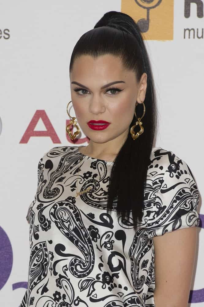 The talented singer and songwriter wore a patterned blouse elevated by her neat high ponytail when she arrived for the Silver Clef Awards at the Hilton Hotel in London last June 29, 2012.