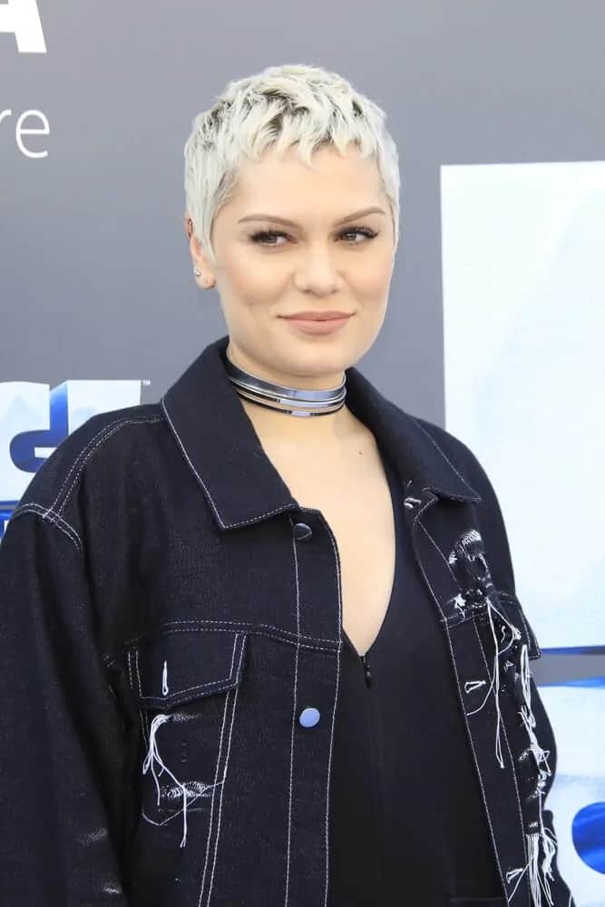 The singer Jessie J's pixie hair was dyed platinum blonde and styled with some wavy layers for texture at the 'Ice Age: Collision Course' last July 17, 2016.