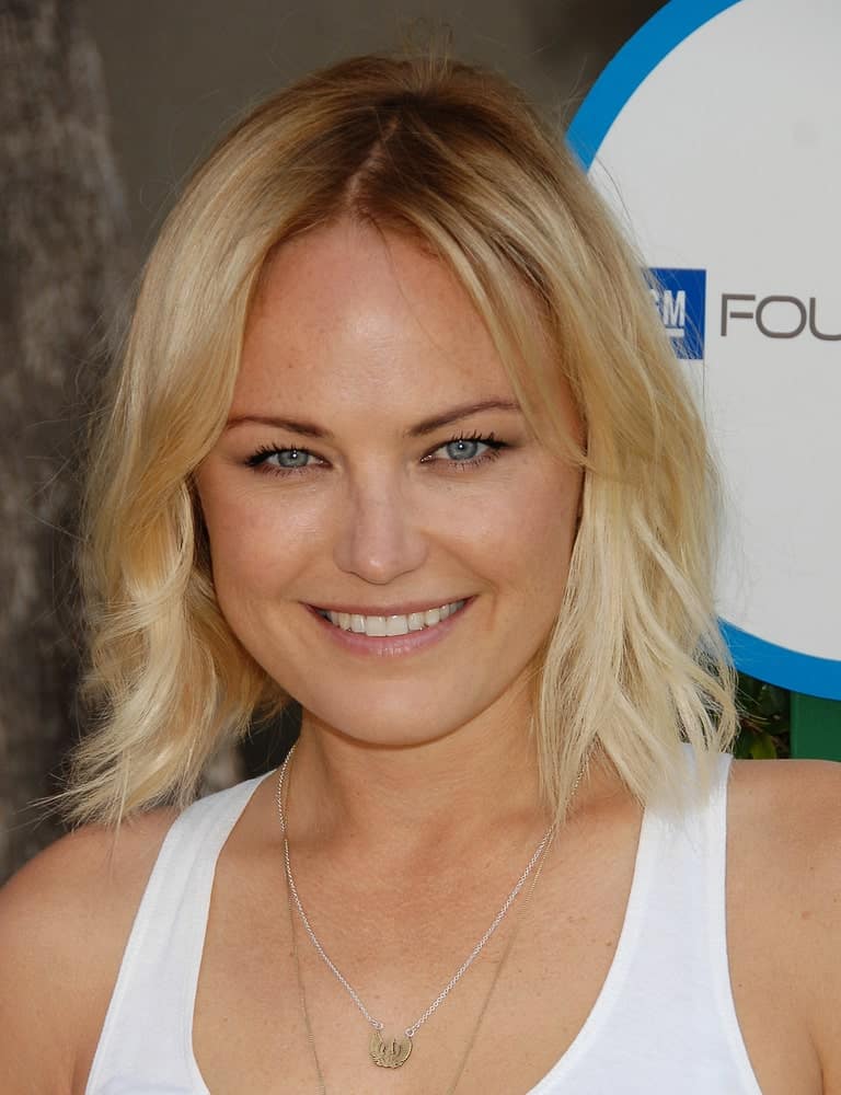 Malin Akerman arrived at the Safe Kids Event last April 5, 2014 in West Hollywood wearing a casual outfit and a matching relaxed and loose wavy bob hairstyle.