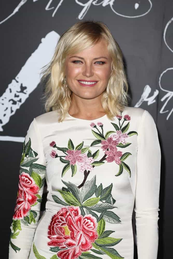 Actress Malin Akerman attended the "mother!" premiere at Radio City Music Hall last September 13, 2017 in New York City wearing a floral white dress elevated by her simple yet elegant side-parted blond bangs and wavy hairstyle.