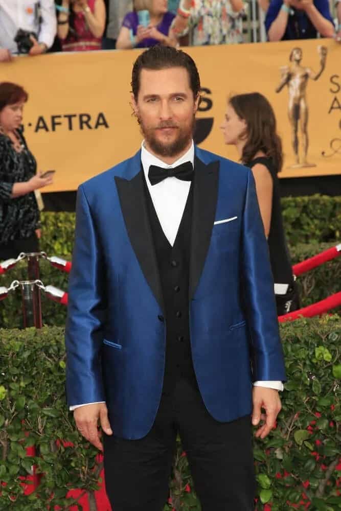 McConaughey sported a sexy tossed-up slick look with his shiny blue suit when he attended the 2015 Screen Actors Guild Awards. It goes quite well with his thick beard that caps off his over-all look.