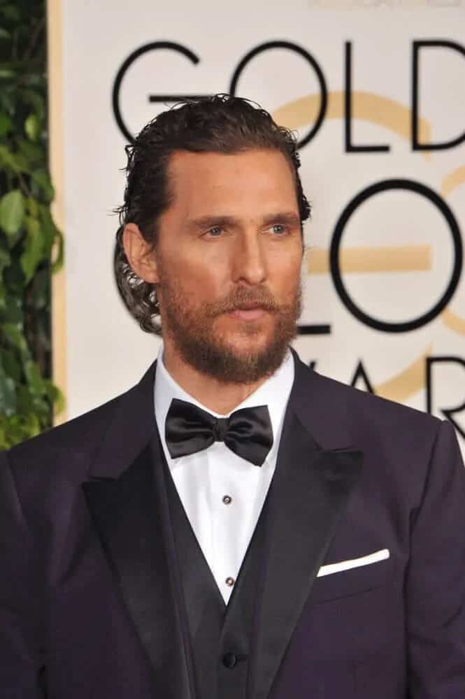 The actor paired his sexy dark suit with a semi-slicked wavy hairstyle when he attended the 72nd Annual Golden Globe Awards that makes him look sophisticated and trendy at the same time.