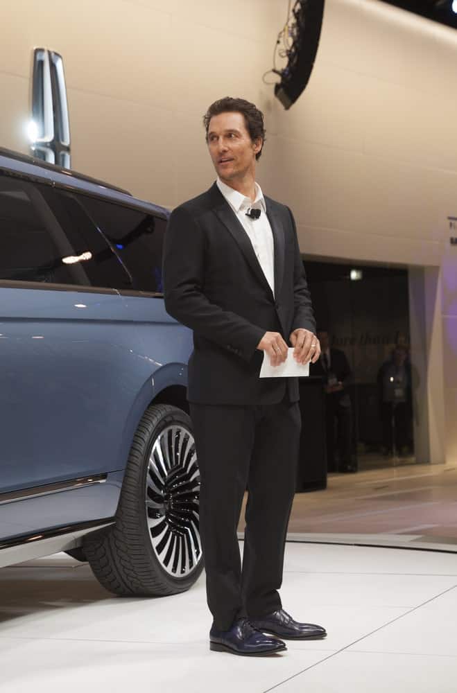 Last March 23, 2016, Matthew McConaughey unveiled the Lincoln Navigator concept car at the New York International Auto Show in Jacob Javits Center. He was wearing a black suit paired with a neat slicked back hairstyle to his dark curls.