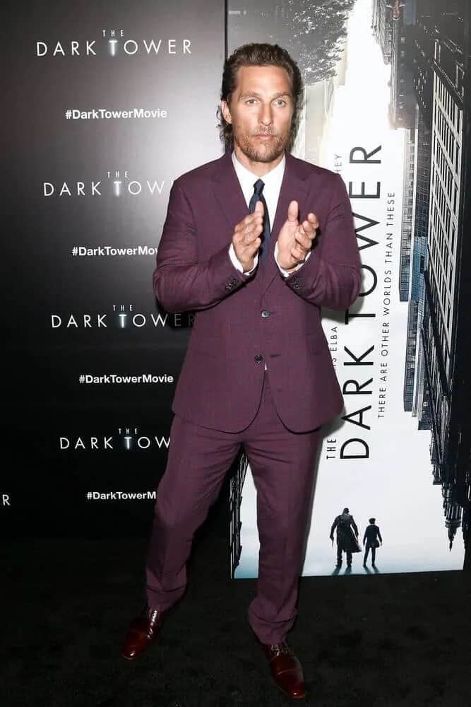 Matthew McConaughey's wavy hair was fully-polished that resulted in a nice and slightly shiny finish balanced with some scruff last July 31, 2017 for the special screening of the "The Dark Tower".