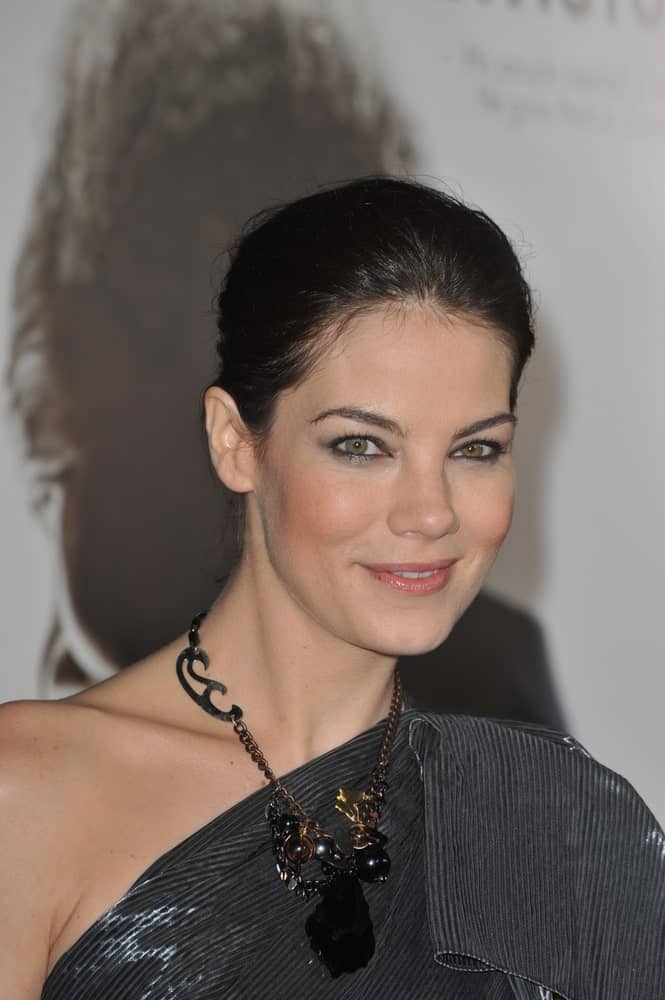 Michelle Monaghan was wearing a messy but tight bun hairstyle at the Los Angeles premiere of "Invictus" last December 3, 2009 at the Academy of Motion Picture Arts & Sciences Theatre.