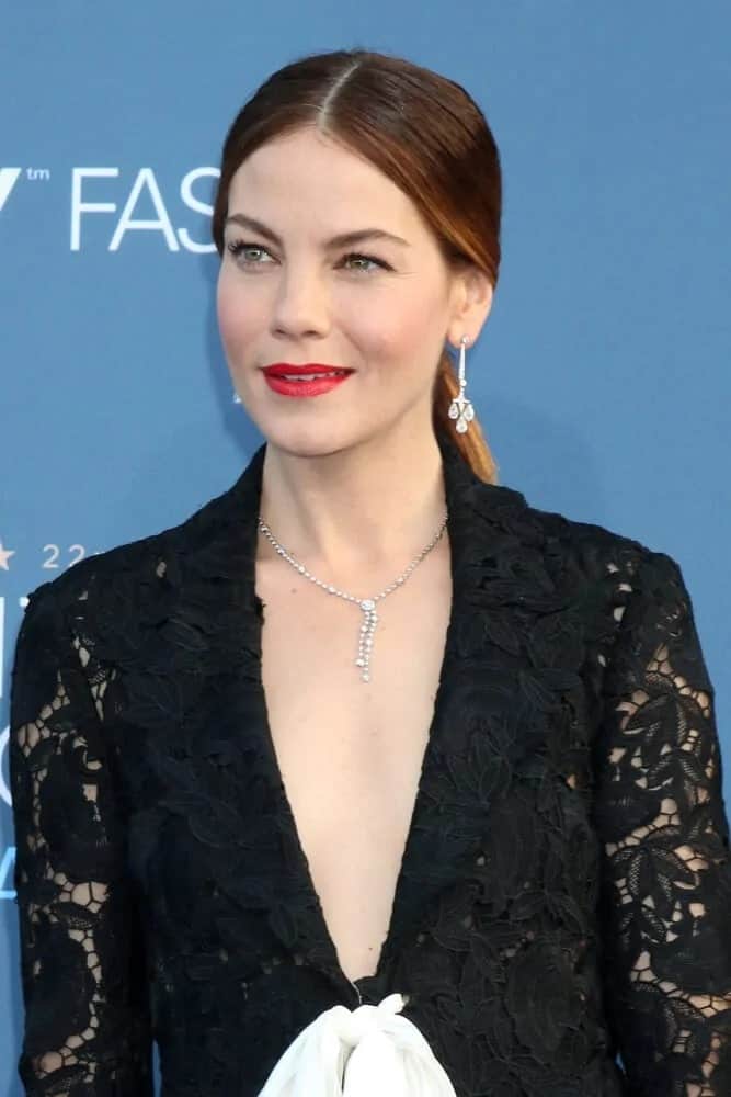 The actress wore a low ponytail hairstyle with highlights that complement her black doily dress at the 22nd Annual Critics' Choice Awards, December 11, 2016.
