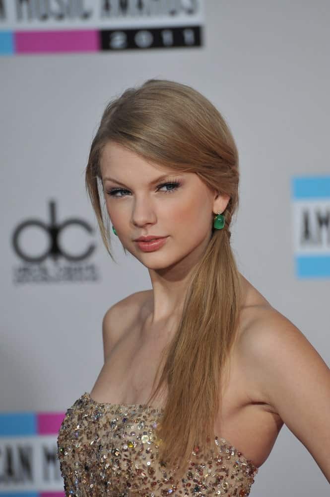 The singer arranged her blonde tresses into a low ponytail with loose tendrils at the 2011 American Music Awards at the Nokia Theatre, L.A. Live on November 11th.