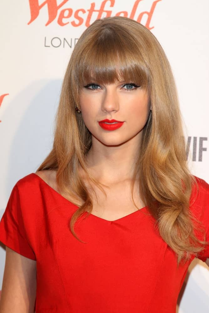 Taylor Swift added some curls on her long straight hair when she switched on the Christmas lights at Westfield Shopping Centre last November 6, 2012.