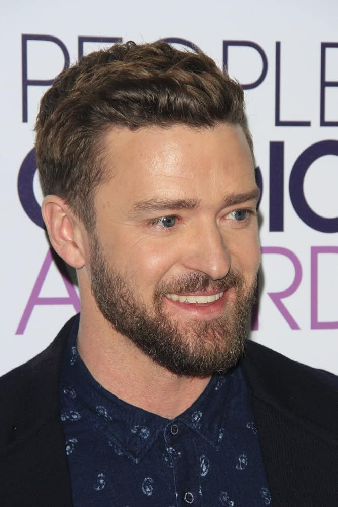 Mr. Timberlake attended the People's Choice Awards 2017 with his hair tossed up a bit for a little carefree look to match his casual wear.