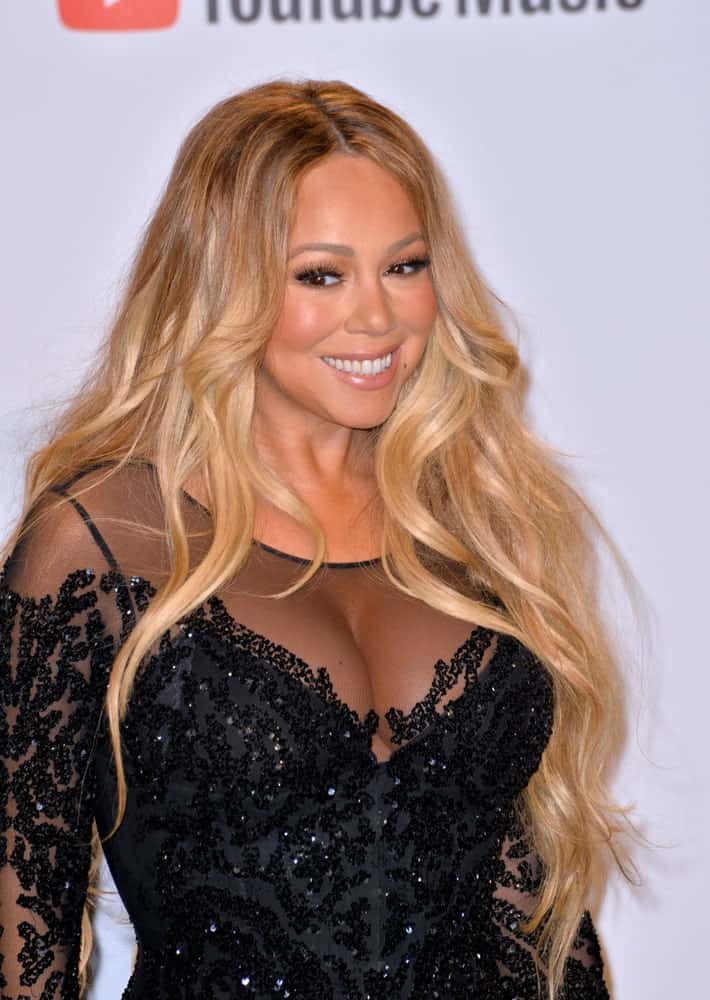 Mariah Carey attended the October 09, 2018 American Music Awards at the Microsoft Theatre LA Live sporting a hairstyle with light tone and waist-long to stand out against her black sequined dress.