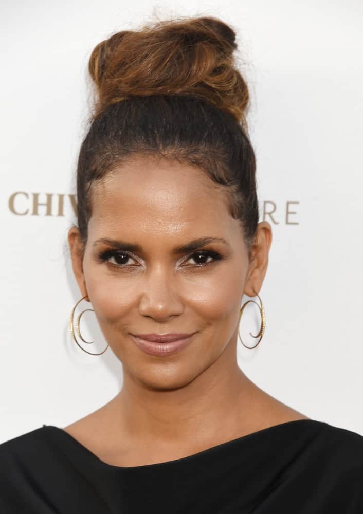 Halle Berry emphasized her sexy neckline with a black dress that she paired with her top knot high bun hairstyle when she arrived at “The Final Pitch” from Chivas’ The Venture on July 13, 2017, in Los Angeles, CA.