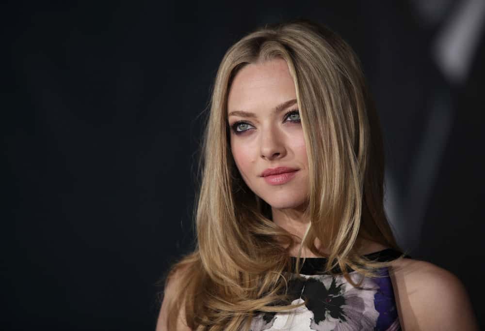 Amanda Seyfried with long blonde fine hair.