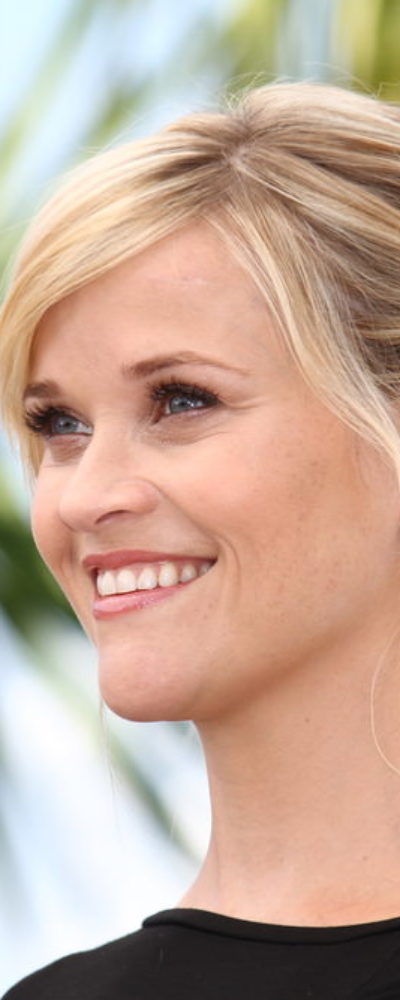 Reese Witherspoon with long blond hair pony tail