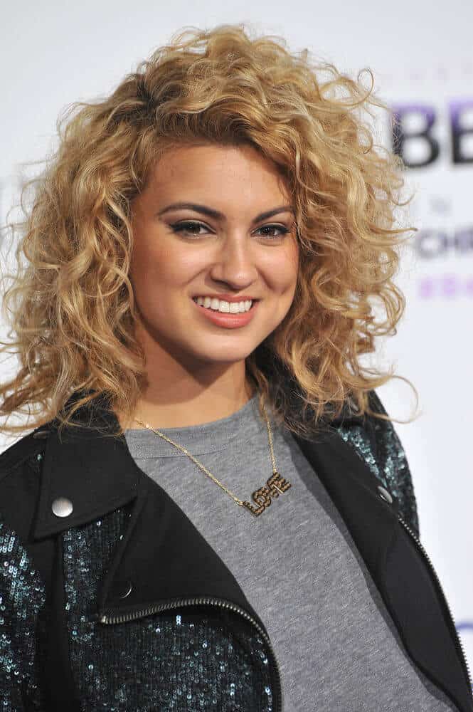 Tori Kelly looking carefree with her bouncy curls.