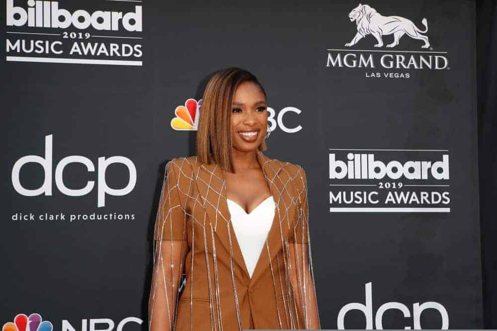 Jennifer Hudson was at the 2019 Billboard Music Awards at MGM Grand Garden Arena on May 1, 2019 in Las Vegas, NV. She wore a brown smart casual outfit with her highlighted shoulder-length straight bob hairstyle with a side-swept finish.