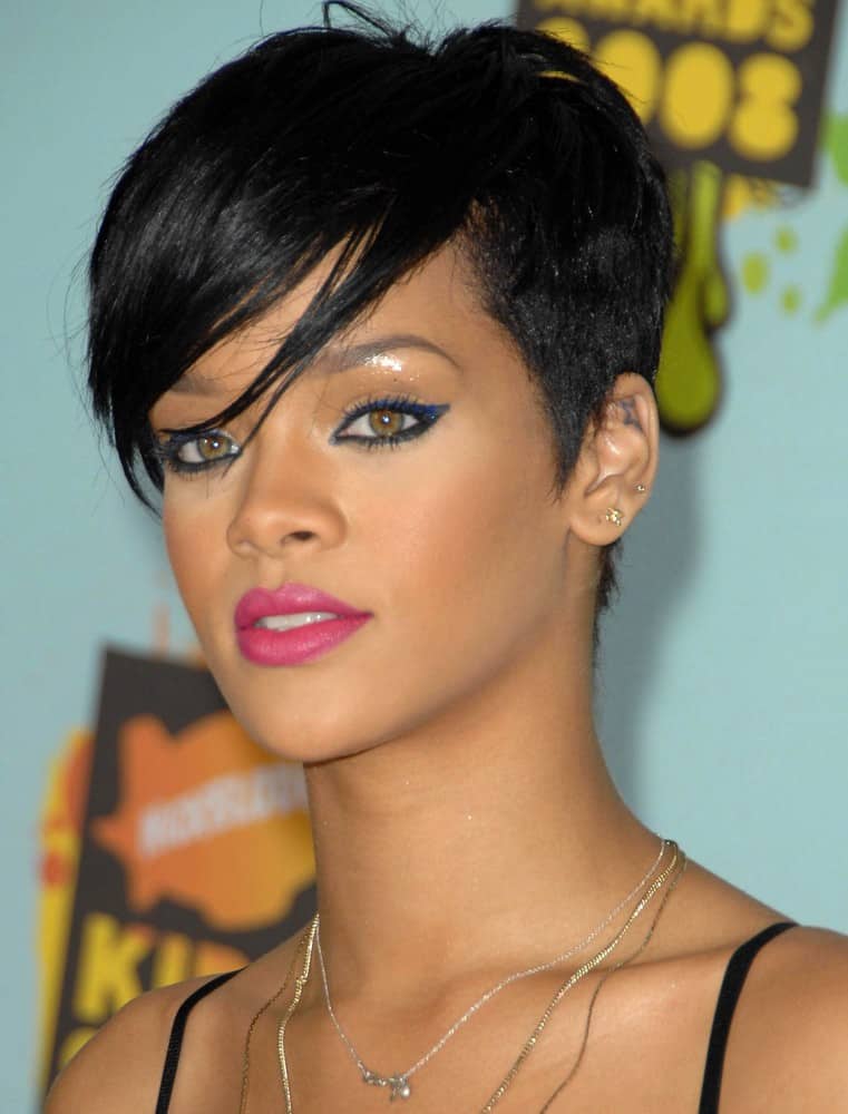 Rihanna with short hair 2008