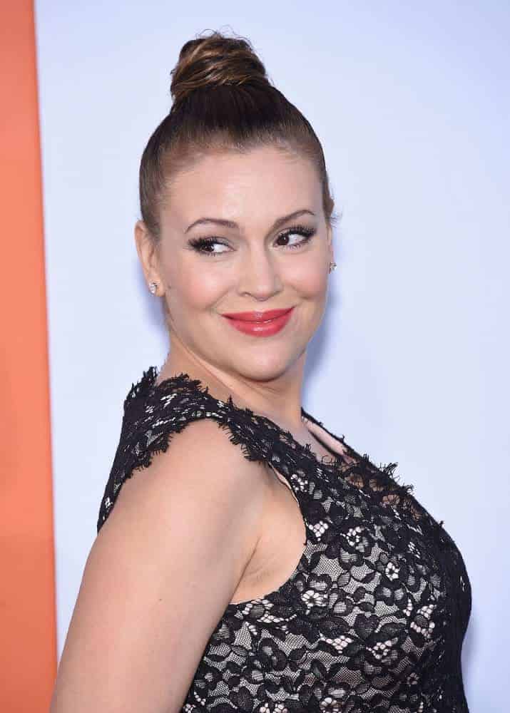 Alyssa Milano slicked back her brunette tresses into a high twisted knot for the “Get Hard” Los Angeles Premiere on March 25, 2015.