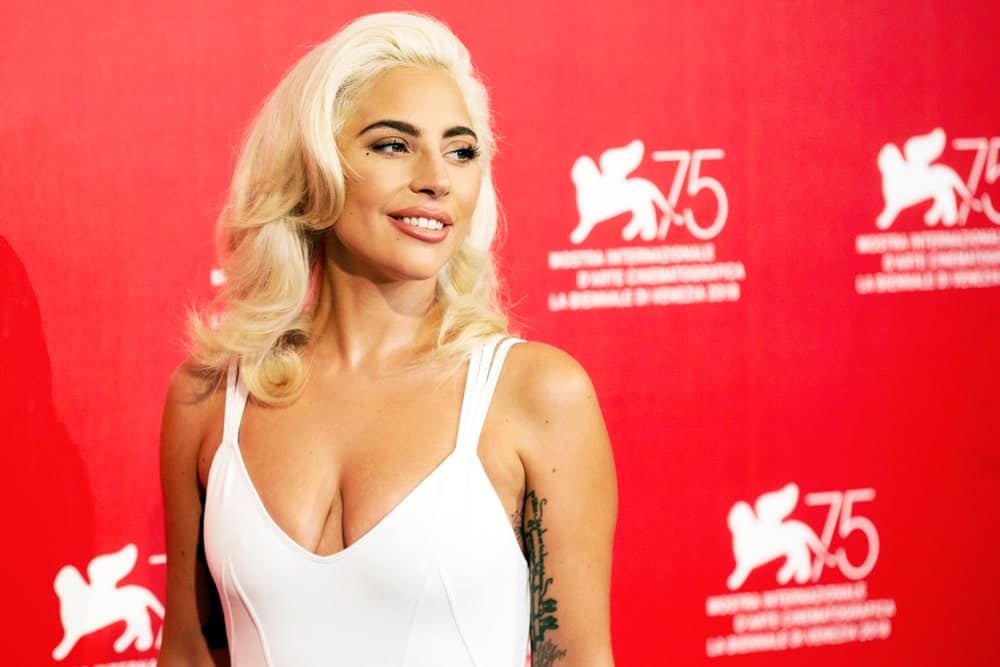 Dozens of modern-day star have copied Marilyn Munroe’s classic hairdo and recreated it as their own. Lady Gaga is rocking the look with slightly longer hair.
