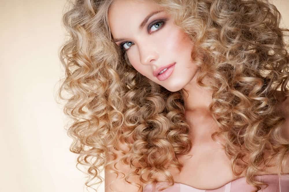 Do you have thin hair and don’t know how to style it? Give yourself a heedful of corkscrew curls. The small and tight curls will give you hair volume, making it look bigger and more dramatic.
