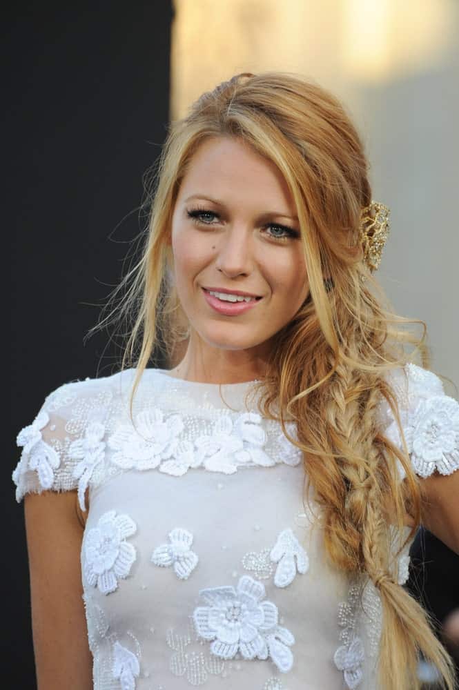 The messier your mermaid braid is, the better it looks. Blake Lively has teased almost half her hair out of the braid and the top part of her hair remains loose and casual. You can pull this mermaid braid for almost every occasion.