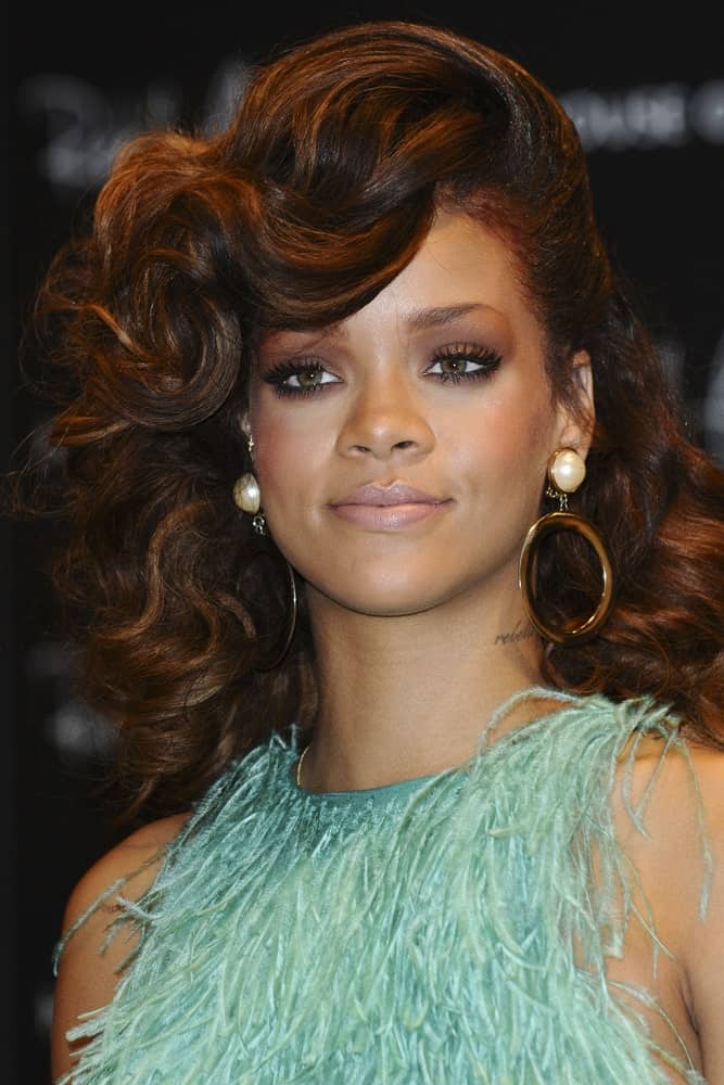 If you want your copper stands to have tons of volume, you can consider layering curls at the top of your head like singer Rihanna does here. It makes a very glamorous statement!