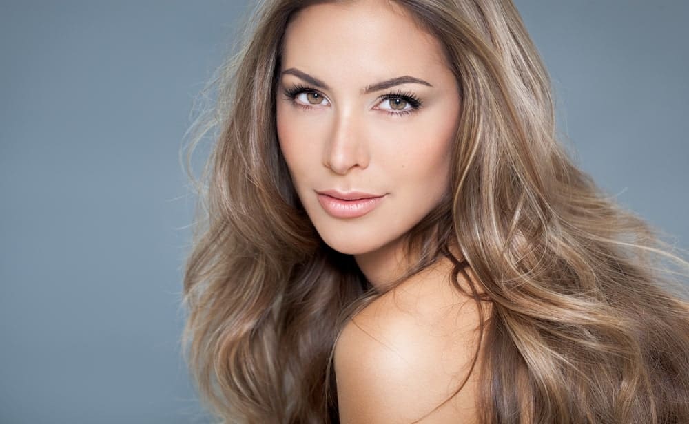 A medium brown balayage with icy platinum and blond undertones gives the perfect balance of warm and cool tones to your hair and lends an air of elegance to it.