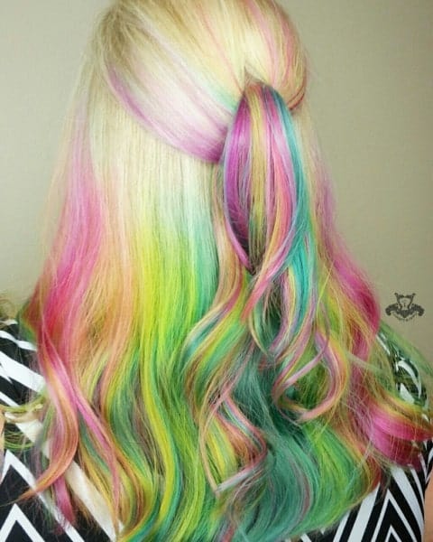 Not all balayage has to be of natural hair color. It is cool to experiment with some radical colors as well, like pinks, greens and blues. The blended strokes of rainbow colors give a completely wow effect, like a unicorn.