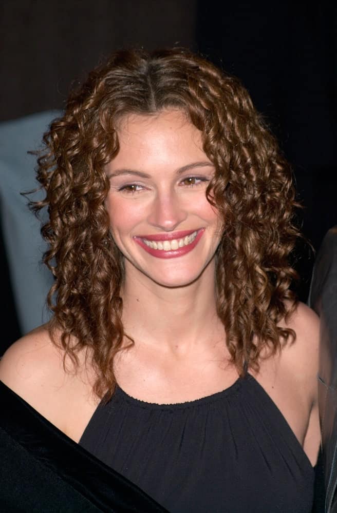 Julia Robert’s dark copper locks look absolutely gorgeous with tight curls and a middle parting. It’s a great hairdo that enhances the different shades in your hair color.