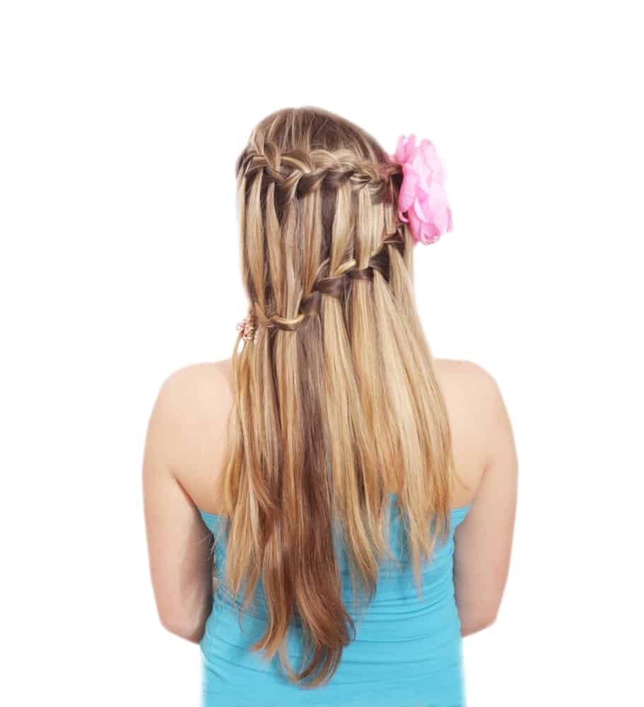 If you want something slightly more interesting than a classic waterfall braid, try this asymmetrical braid that zig zags down the back of the head beautifully. 