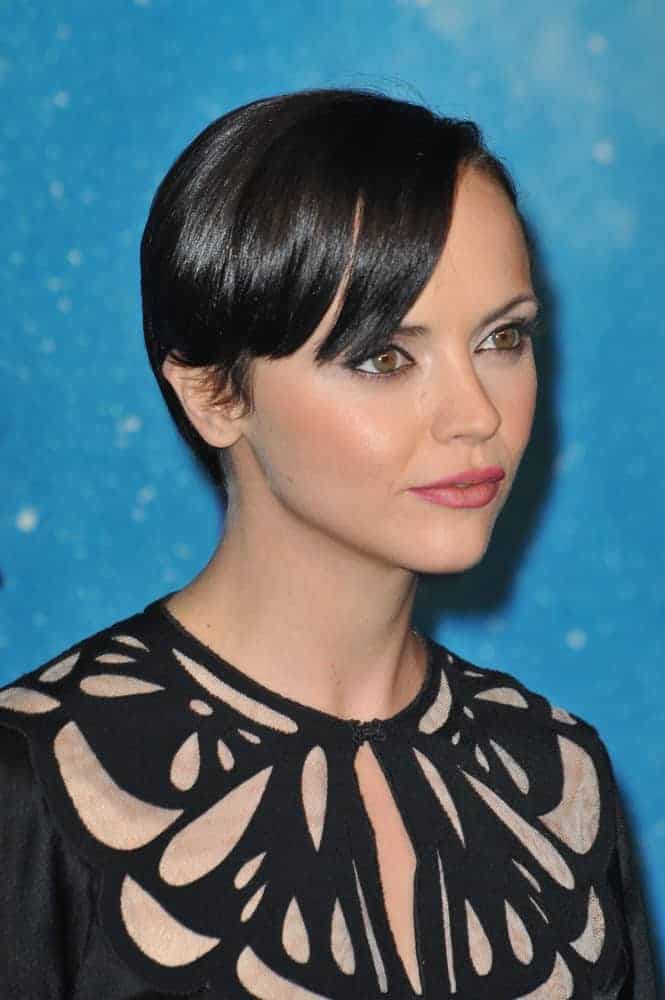 Christina Ricci was at the 2009 Spike TV Scream Awards, at the Greek Theatre, Los Angeles on October 17, 2009. She was stunning in a patterned black dress that she topped with an edgy raven pixie hairstyle with side-swept bangs.