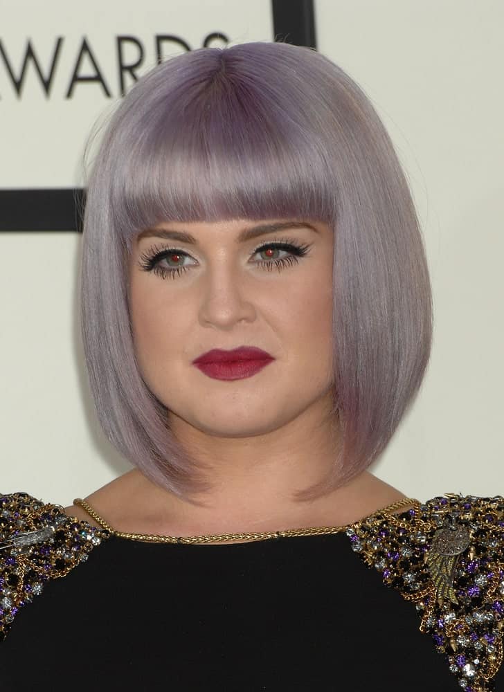 With her silver-purple hair color, blunt bangs, and sleek long-bob, Kelly Osbourne is on fire! With a long inward bob, this hairstyle perfectly frames the face to bring focus to the facial features, especially the eyes and lips. Depending on the length of the bangs, your eyebrows may or may not hide behind your hair. 
