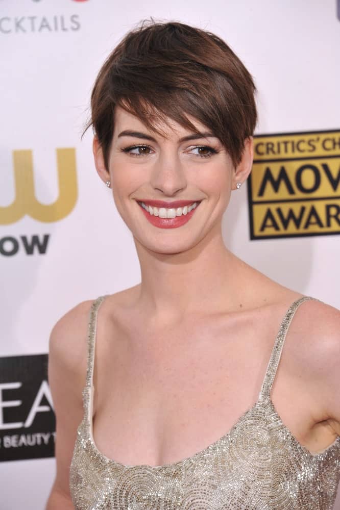 Side-swept bangs hairstyles look superb on women regardless of whether they have long or short hair. Here’s an example of the Hollywood charmer, Anne Hathaway killing side-swept bangs with a pixie cut. 
