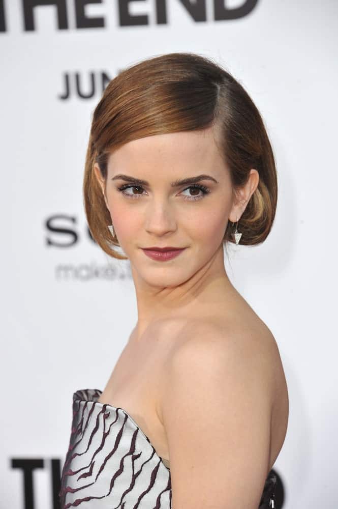 The elegant bob cut with the pinned side bangs would look heavenly on anyone but Emma Watson truly does it justice. The bob ends in a tight curl which looks super cute and helps elevate the look.