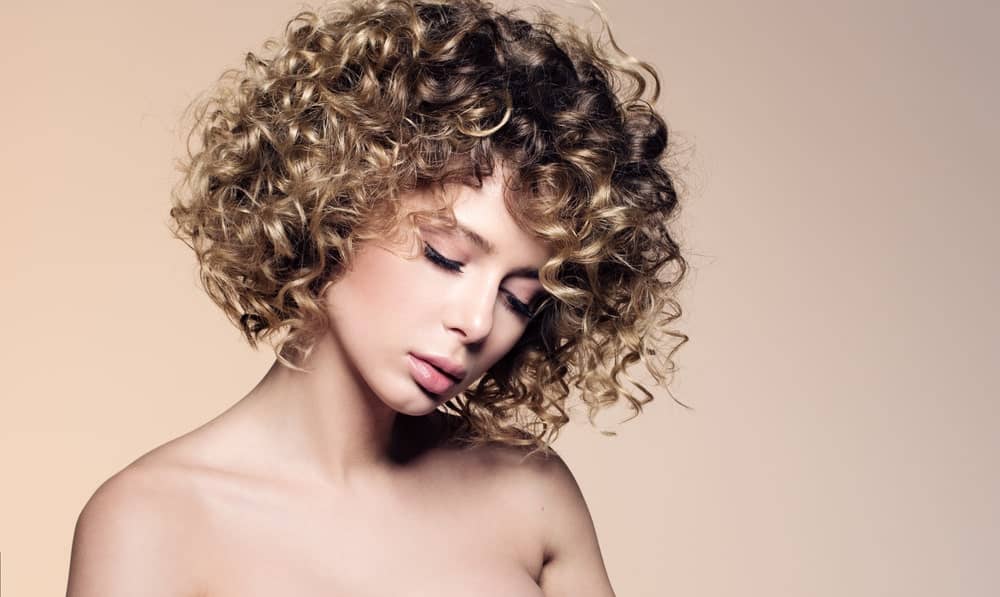 A heedful of short, tight, disorderly curls is a perfect no-fuss look for any event. Plus, it also looks very natural. Take a look at this model whose hair turned from a dark brown to a sandy color. Her stylist has taken thin strands of hair that are less than a finger’s width in thickness and curled them up using hot irons. The result is springy curls that stay off the neck and shoulders.