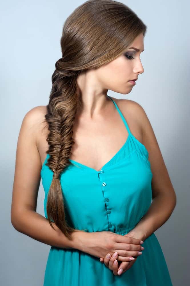 With this cute hairstyle, you can create the perfect girl-next-door look. A lot of women believe that it is hard to style long straight hair without a stylish haircut. This hairstyle is here to bust this myth. Lovely for long brunette hair, the hairstyle features a fishtail braid. Around the neck, the silky brunette hair is simply twirled and twisted to one side before braiding it into a stylish-looking fishtail braid. 