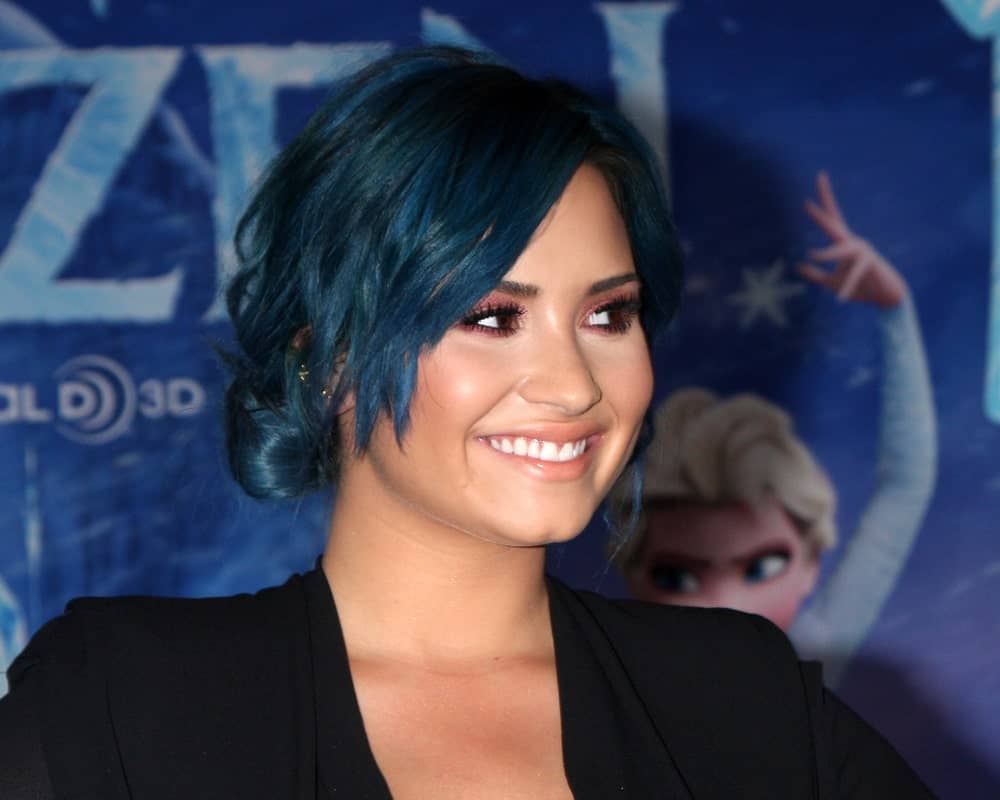 Dramatic hair colors have been all the rage in recent years. Here is Demi Lovato rocking shades of black and blue, the perfect color of midnight in her hair. The look is very cool and classy.