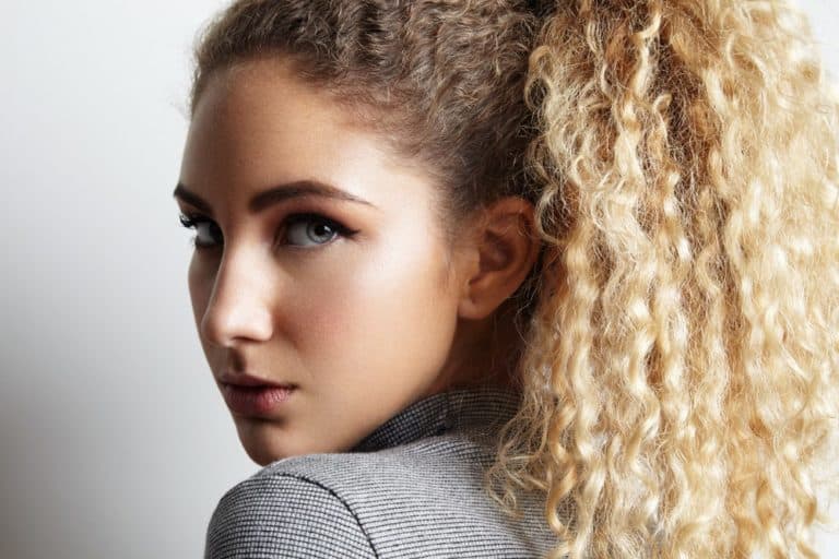 2. 10 Gorgeous Blonde Curly Hairstyles to Try - wide 5