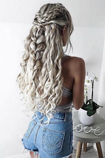 Emilia Clarke sports a headful of long, platinum, braided locks in “Game of Thrones.” Duplicate this look by asking your stylist to put some of your hair in varying styles of braids, while letting the rest of your hair flow down in loose curls.