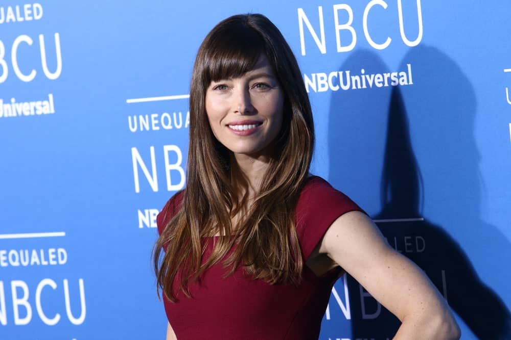 Jessica Biel can never go wrong with bangs. The actress paired her long brown hair with angled bangs and subtle layers. She has styled her hair straight with minimum products for a no-fuss effortless look.
