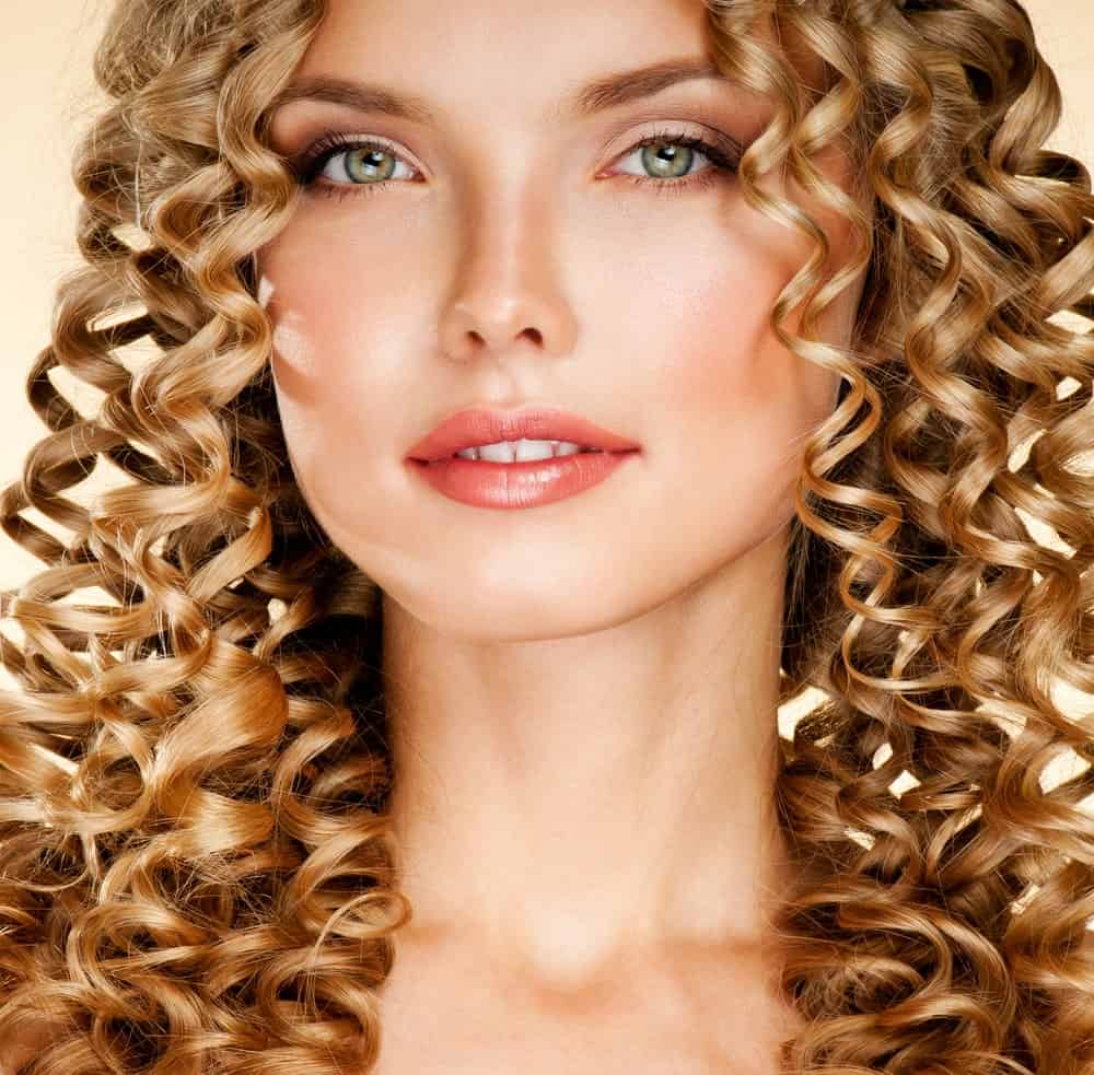 Natural curls are great but to achieve this look you may still have to bring in the styling tools and products. Note how tight and beautiful these curls are! This hairstyle will look gorgeous on everyone but if you have long blonde hair, you are simply going to take it to the next level! The beauty of this hairstyle lies in its simplicity. If your hair has got the right curly texture, all you need to do is let them down and bring all strands to the front in order to recreate this beautiful look. 