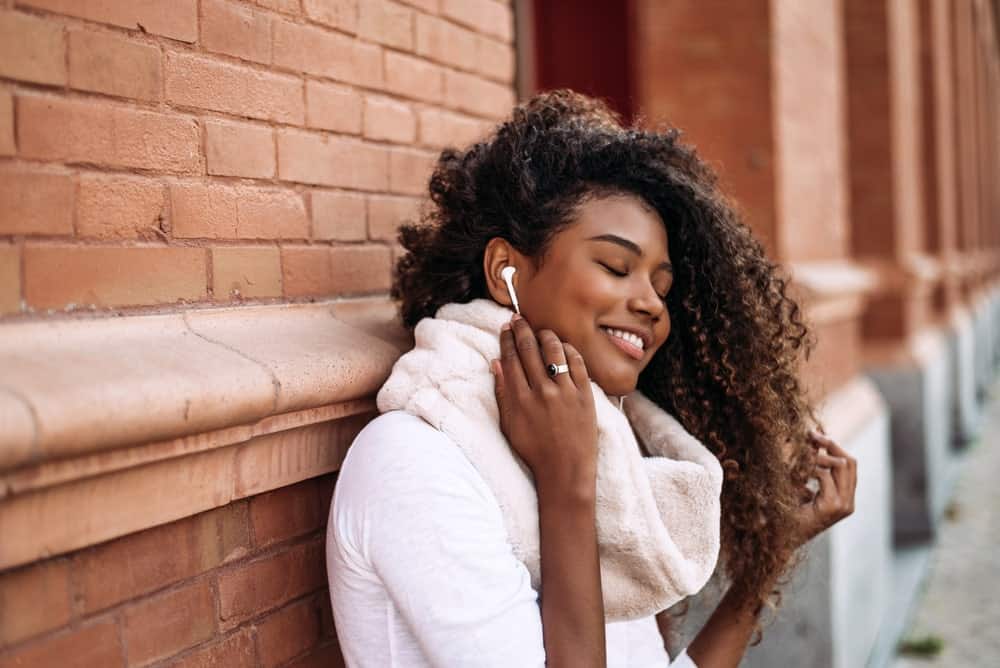 Tightly coiled curls also look their best when they are completely open and swept to one side. This gives them more volume and they look amazing.