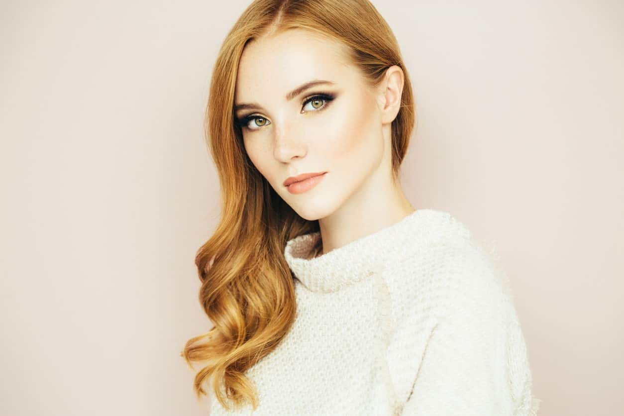 Side swept hair can only be achieved with blow dryers and round brushes but it is a really elegant look. If you are about to go for a formal event, you can make sure to sweep your auburn hair into this fantastic hairstyle. 