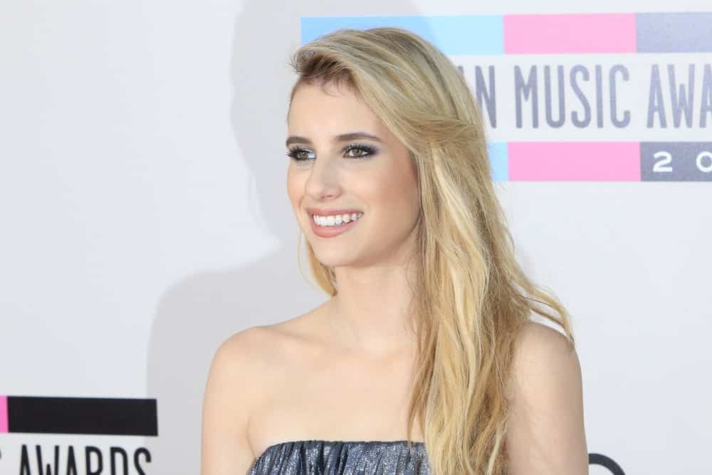 Whether brunette or blonde, Emma Roberts, like her aunt, knows what looks good on her. The actress added a lot of texturizing product on her layered hair so that it won’t lay flat. She also added sideswept bangs on the front. The addition of a cool blonde hair color brightened up her complexion.
