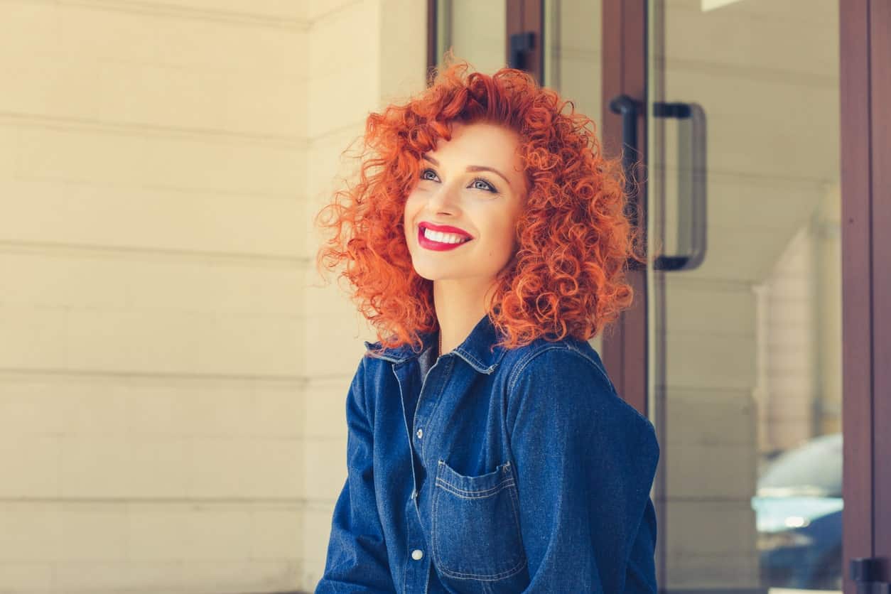 Tightly coiled hair always looks super adorable on anyone but with the auburn color, the curls stand out even more. They are a great way to attract attention to your hair. 