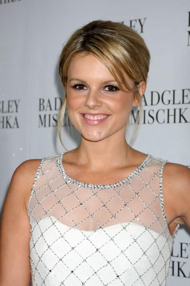 Ali Fedotowsky channeling her carefree side with this upstyle with loose strands for extra details.